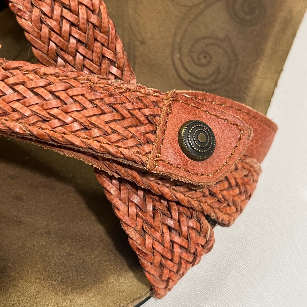 Taos Trulie Sandals Women’s 8-8.5/39 Cork Footbed Woven Leather Straps - Picture 8 of 11